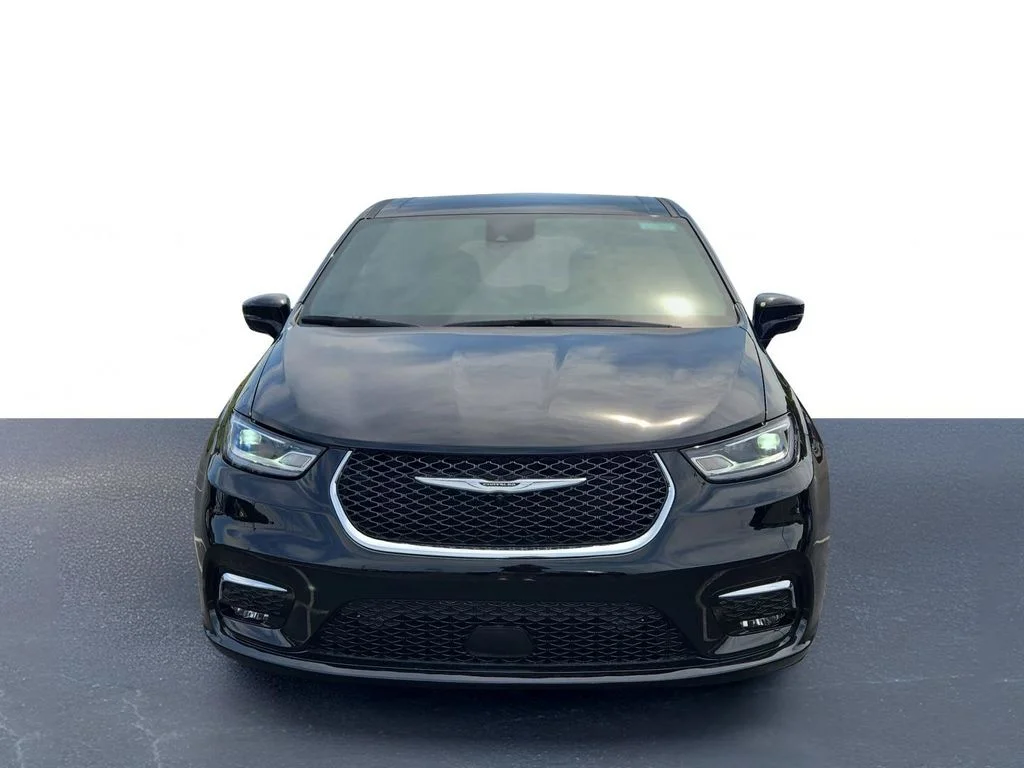 New 2026 Diamond Black Crystal Pearl-Coat Exterior Paint Chrysler Select image 2