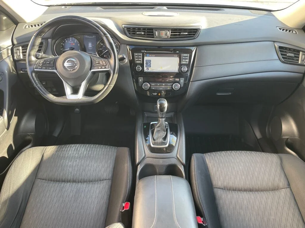 Used 2017 Brilliant Silver Nissan SV image 32