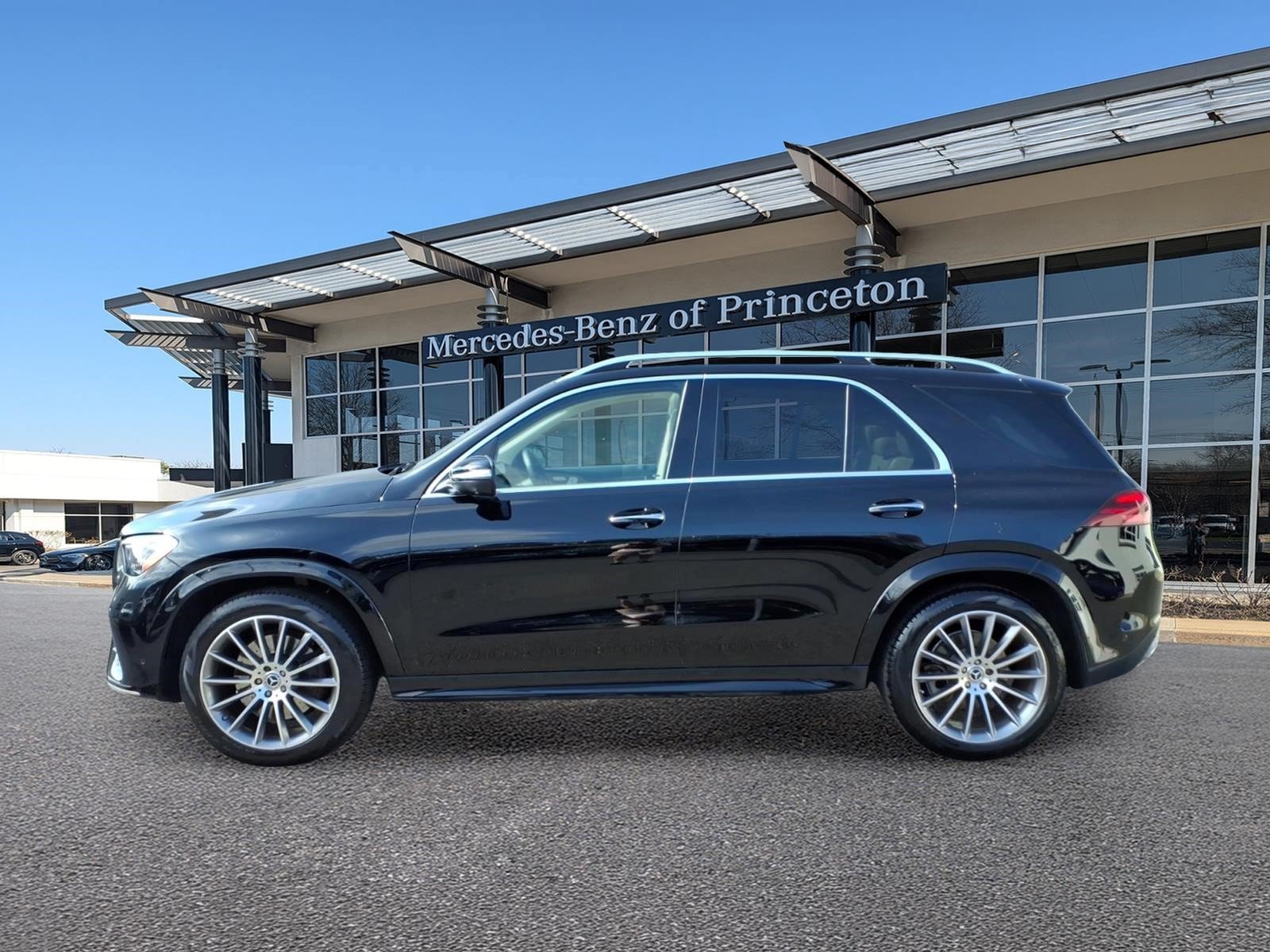 Certified Used 2024 Black Mercedes-Benz GLE 350 4MATIC® SUV image 6