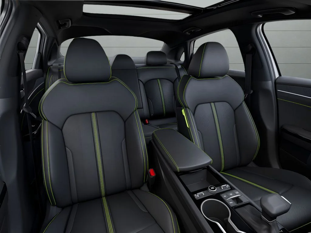 2026 Kia K5 GT - Photo 11