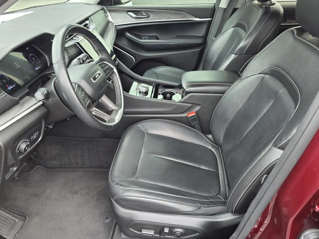 Used 2021 Red Jeep Limited 4x4 image 9
