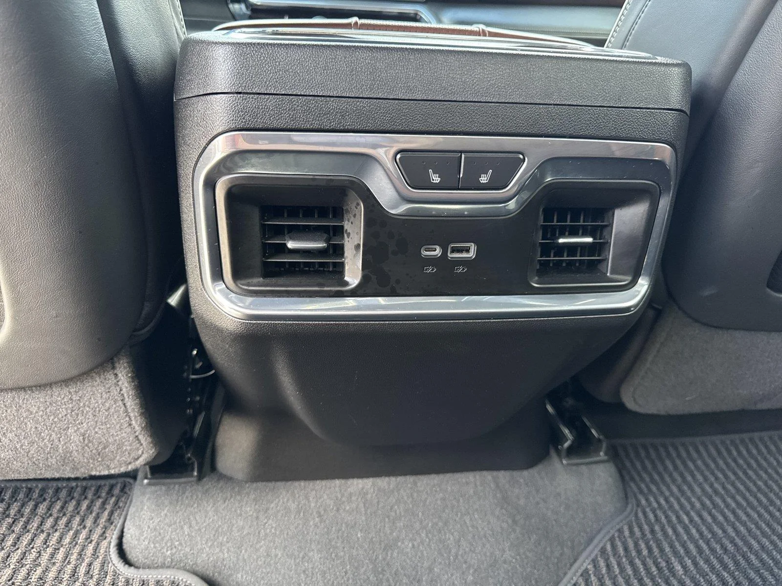 Used 2023 STERLING METALLIC GMC Denali Ultimate image 33