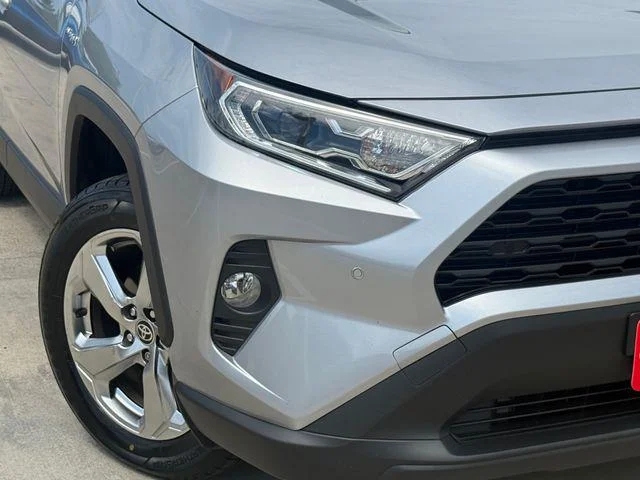 Certified Used 2021 SILVER SKY METALLIC Toyota Hybrid XLE Premium image 6