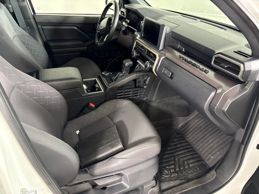 Used 2025 White Toyota SR5 image 18