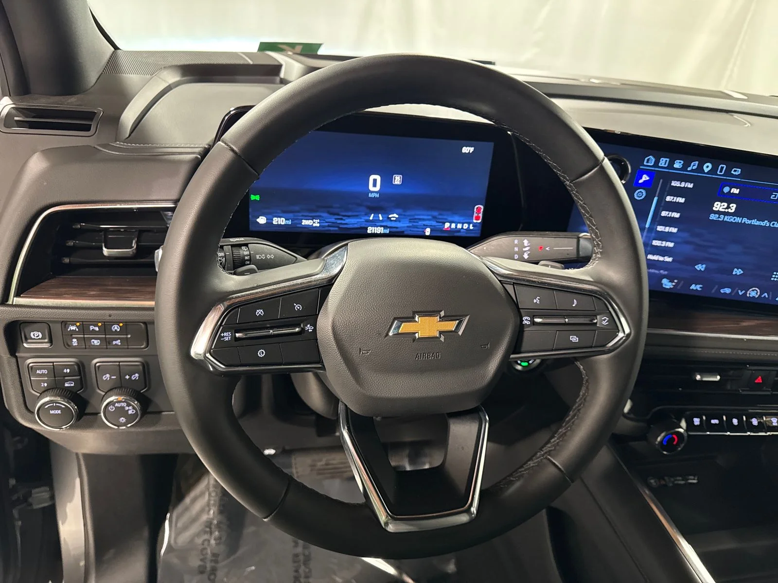 Used 2025 Gray Chevrolet LT image 18