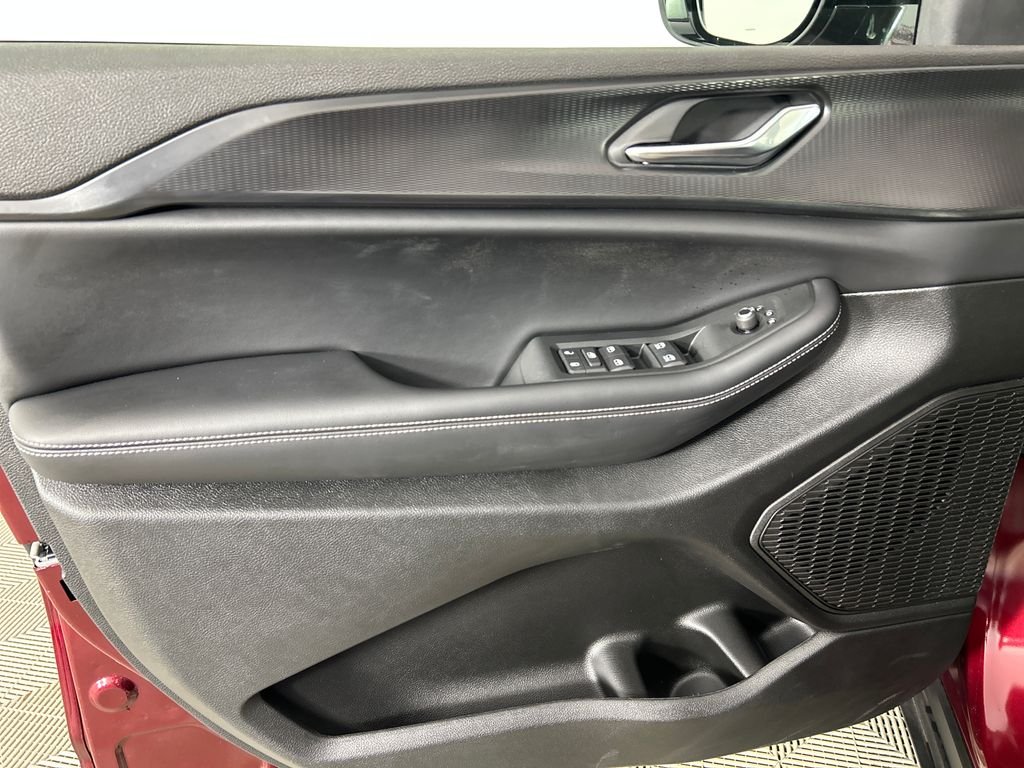 Used 2025 Red Jeep Altitude image 10