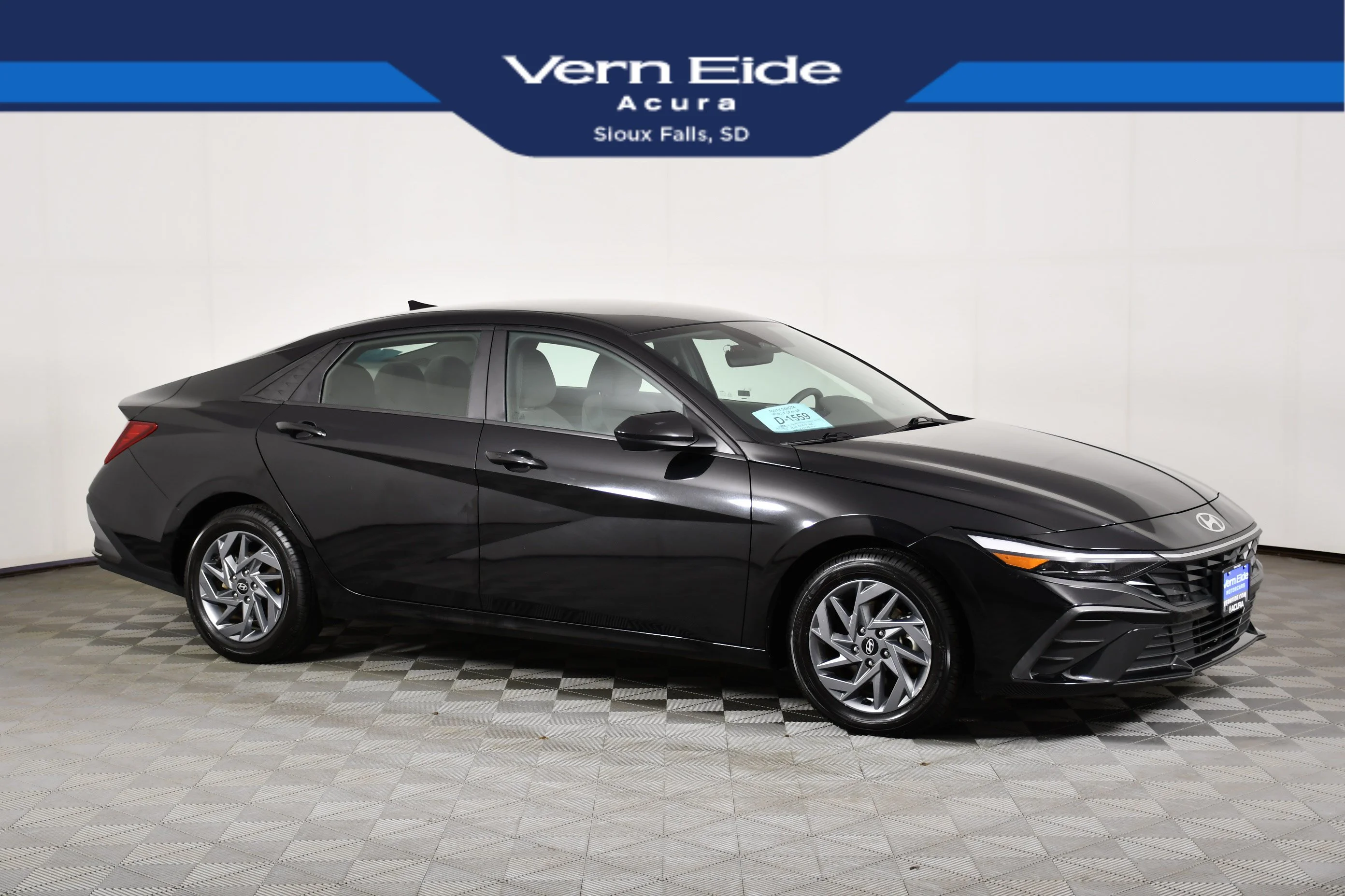 Used 2024 Abyss Black Hyundai SEL image 1