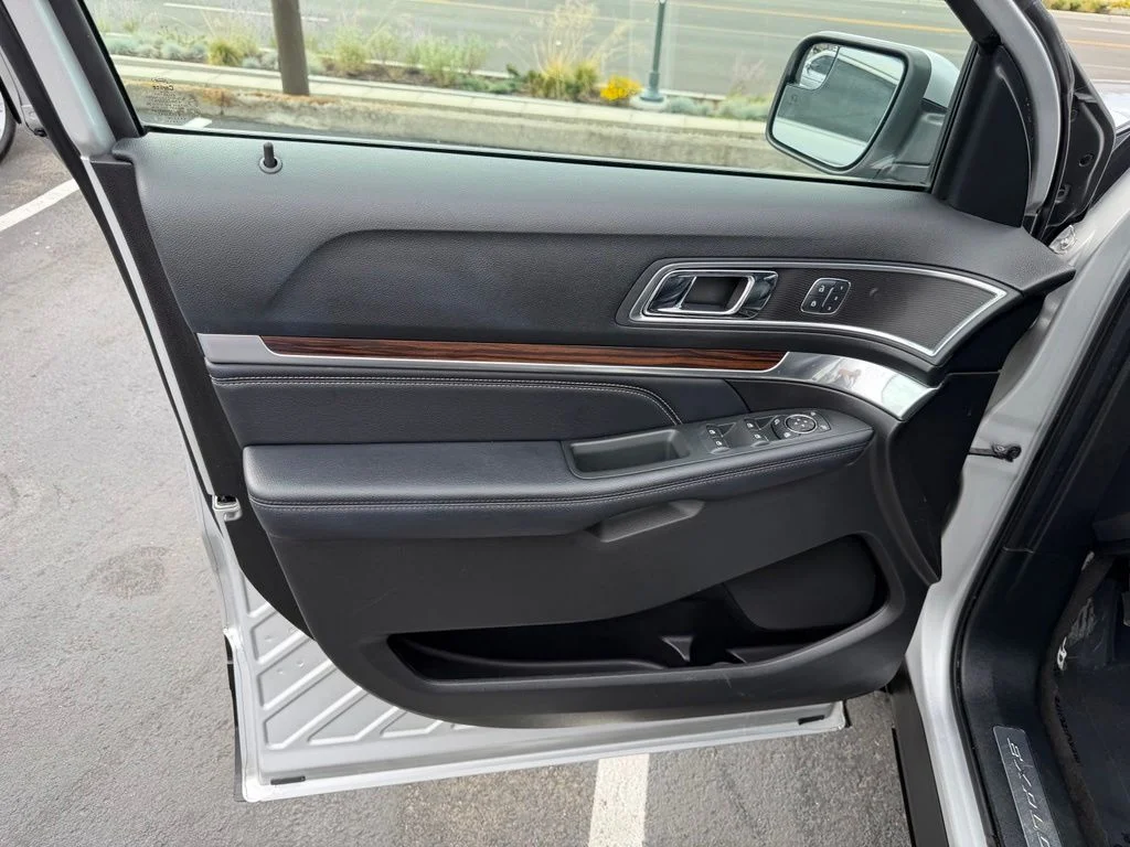 Used 2018 Ingot Silver Ford Limited image 10
