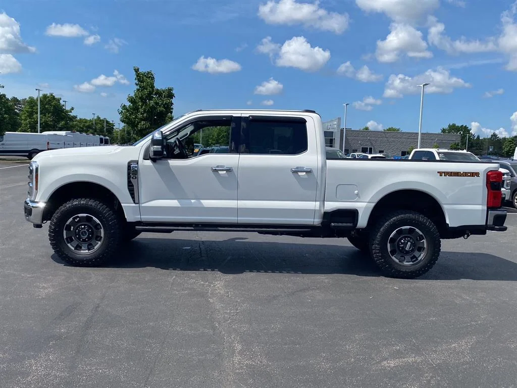 Used 2024 Star White Ford LARIAT image 8