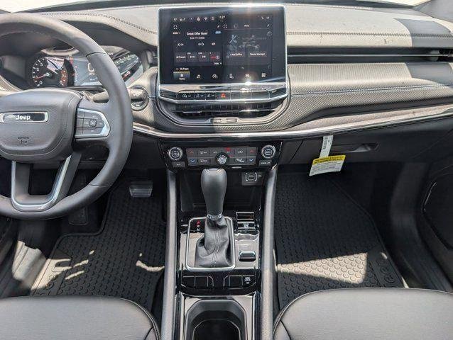 New 2026 Bright White Clear-Coat Exterior Paint Jeep Latitude image 7