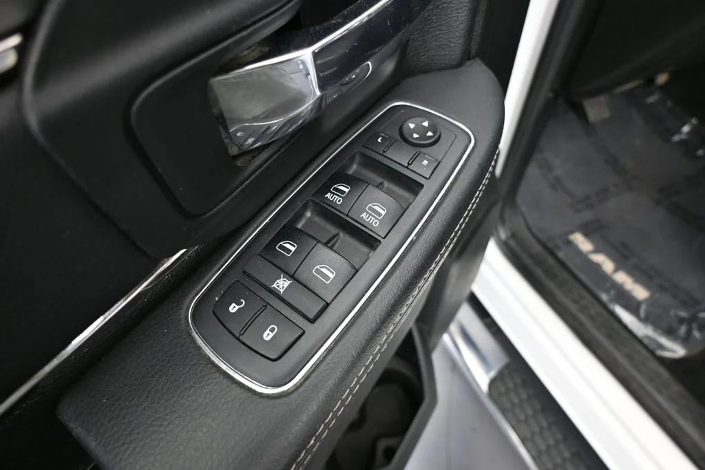 Used 2018 White Ram Sport image 15
