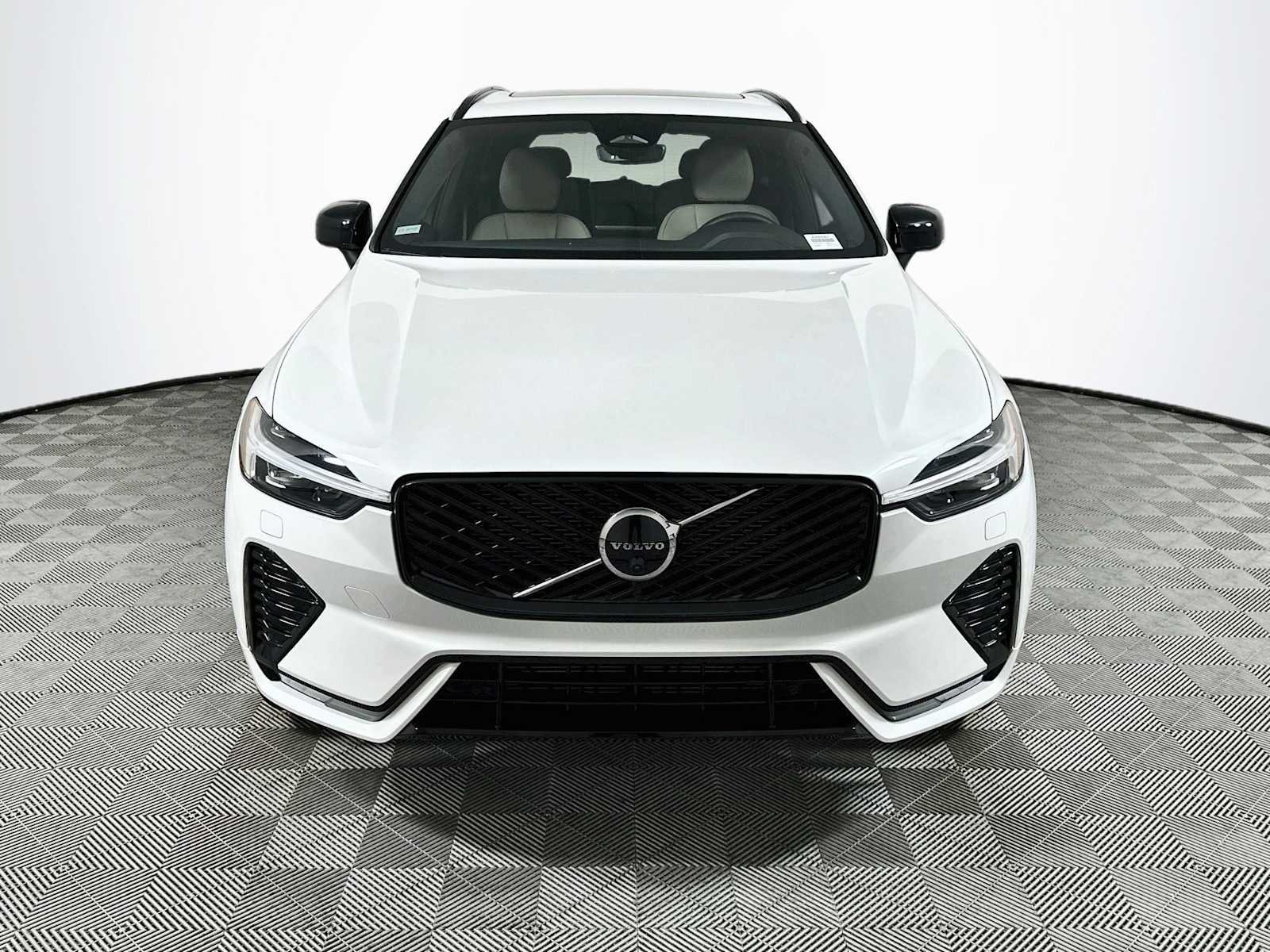 New 2026 Crystal White Volvo Plus image 2