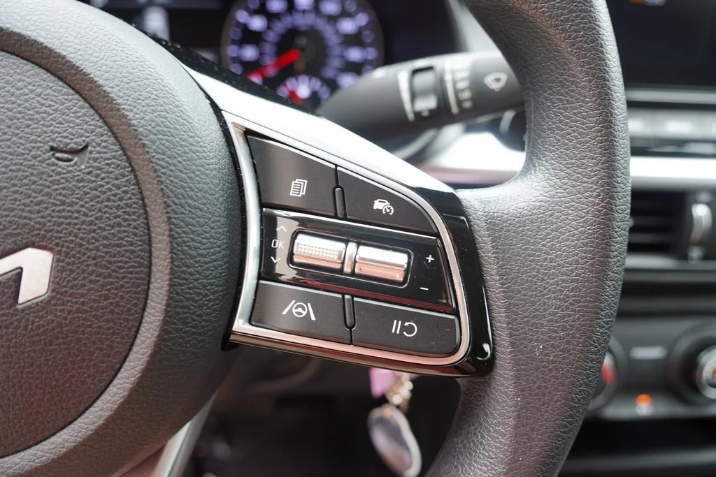 Used 2023 Snow White Pearl Kia LXS image 26