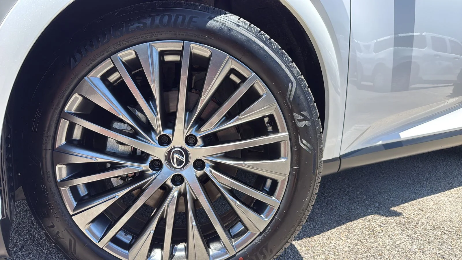 Used 2024 White Lexus 350h Luxury image 29