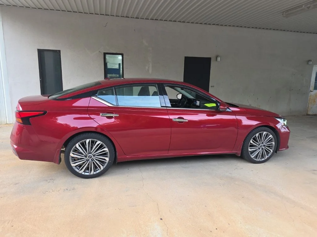 Used 2024 Red Nissan 2.5 SL image 3