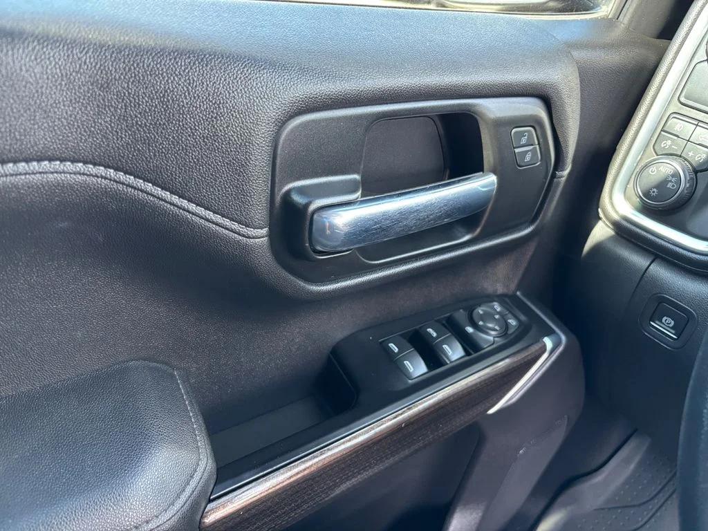 Used 2020 Black Chevrolet RST image 17