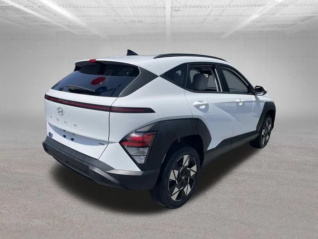 Used 2025 White Hyundai SEL image 8