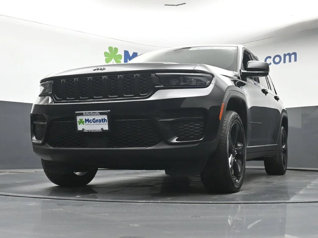 Used 2023 Black Jeep Altitude X image 7