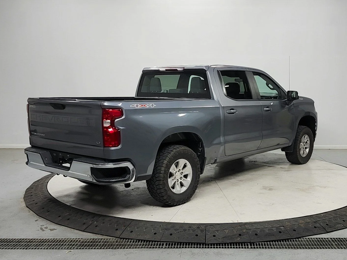 Used 2020 Gray Chevrolet LT image 7
