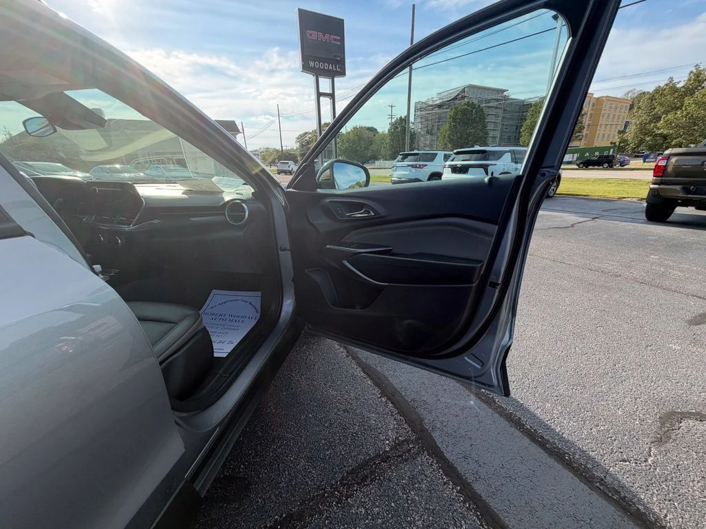 Used 2025 Sterling Gray Metallic Chevrolet ACTIV image 15