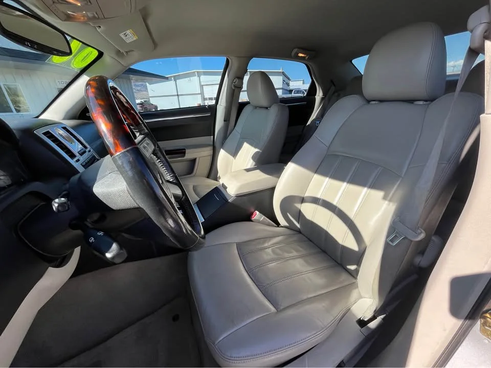 Used 2006 Silver Chrysler Base image 9