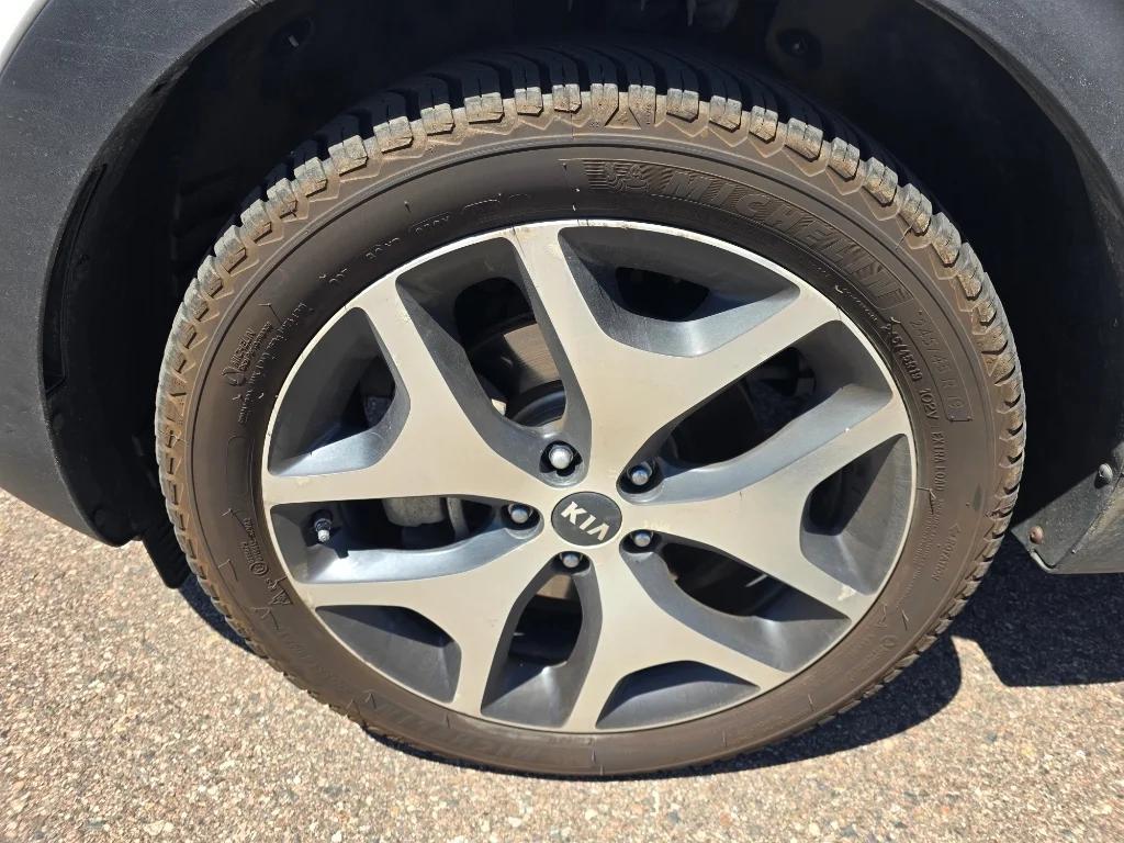 Used 2018 Snow White Pearl Kia SX Turbo image 9