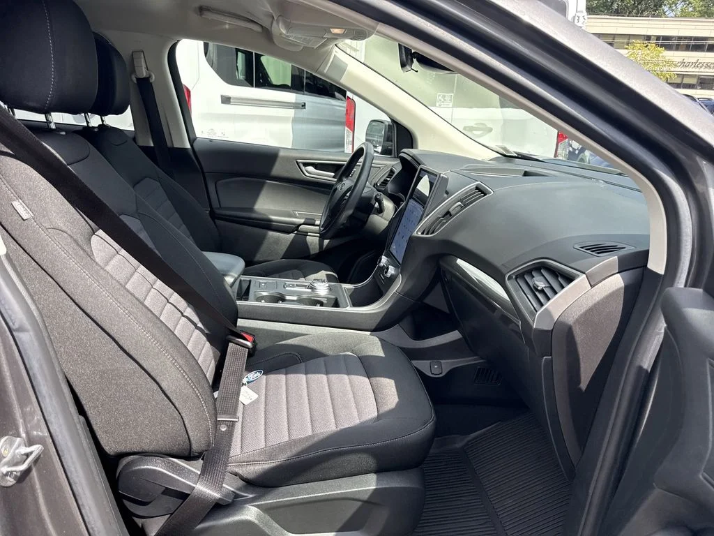 Used 2023 Gray Ford SE image 28