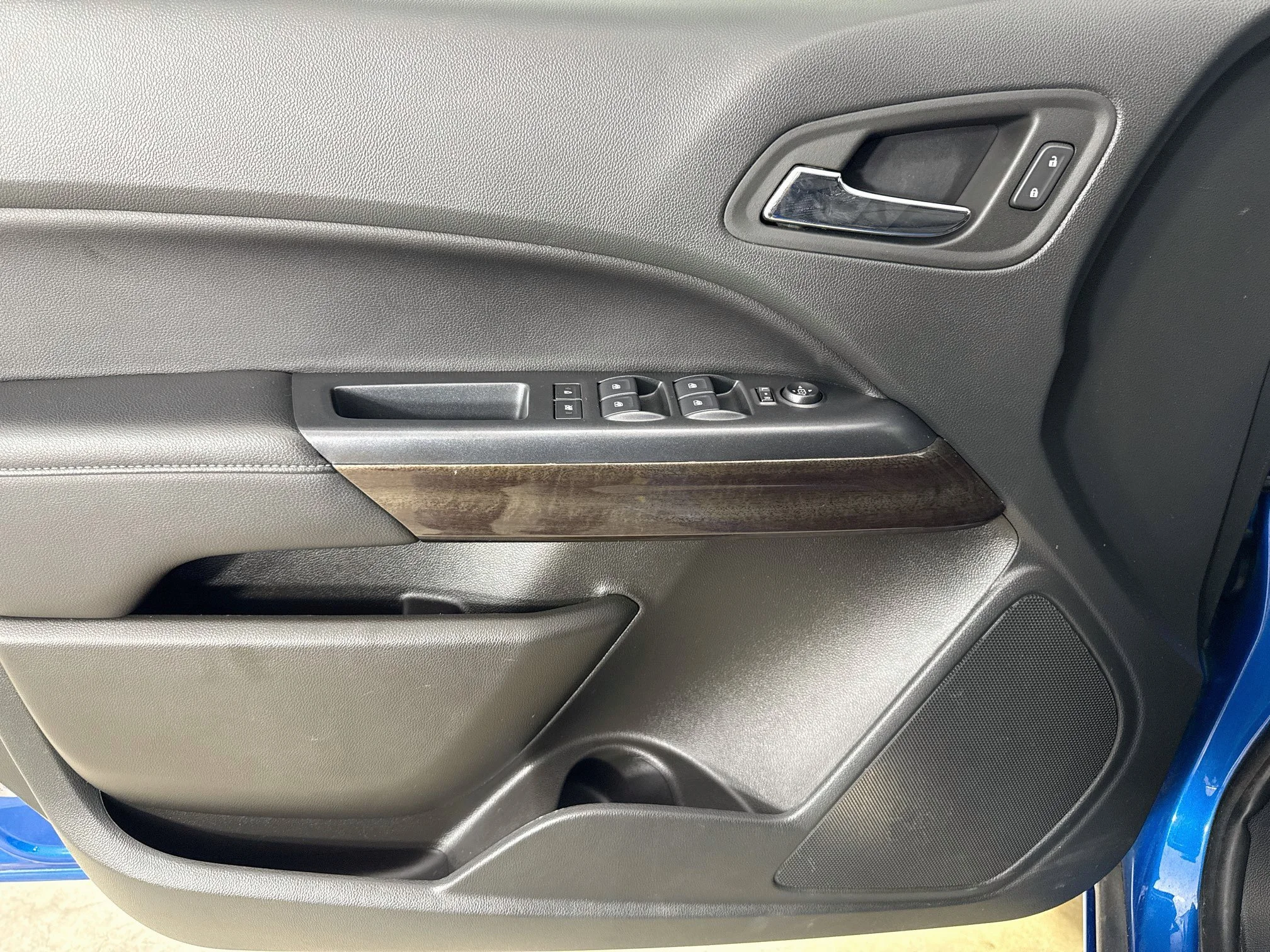 Used 2022 Dynamic Blue Metallic GMC Elevation image 19