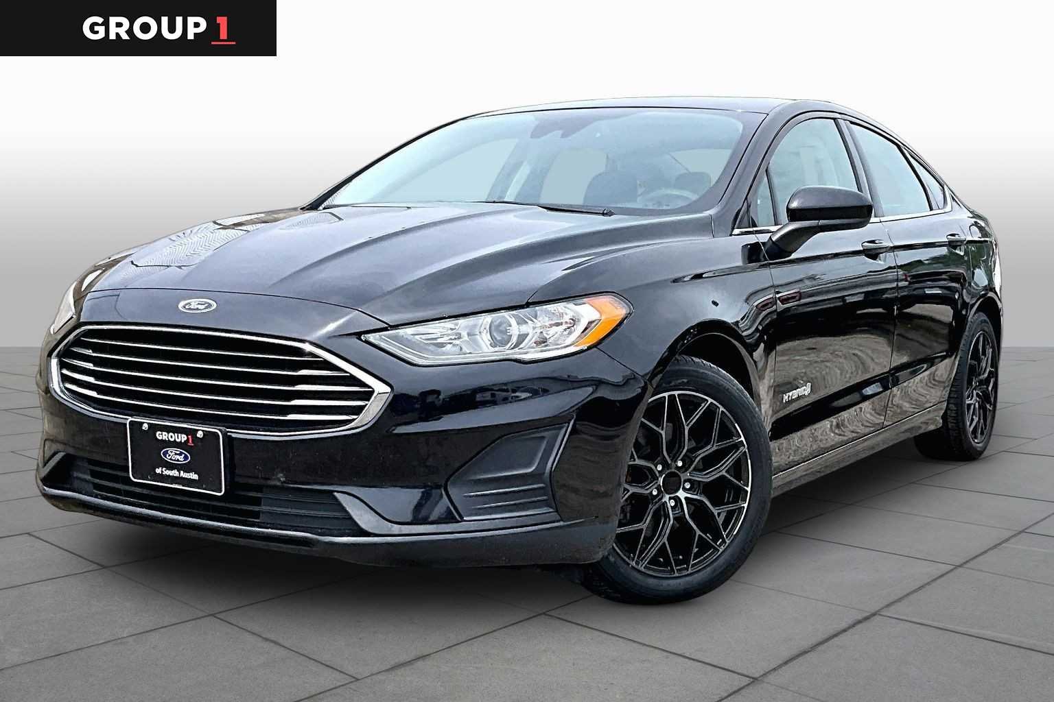 2019 Ford Fusion SE's photo