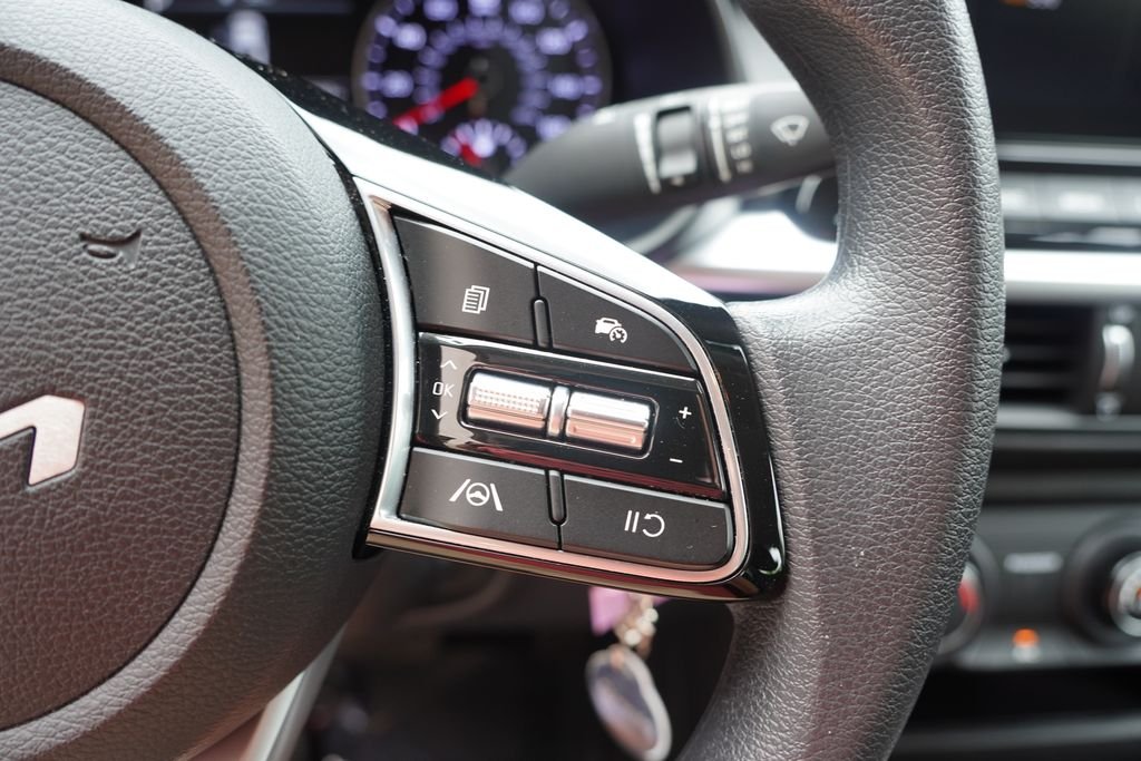 Used 2023 Snow White Pearl Kia LXS image 26