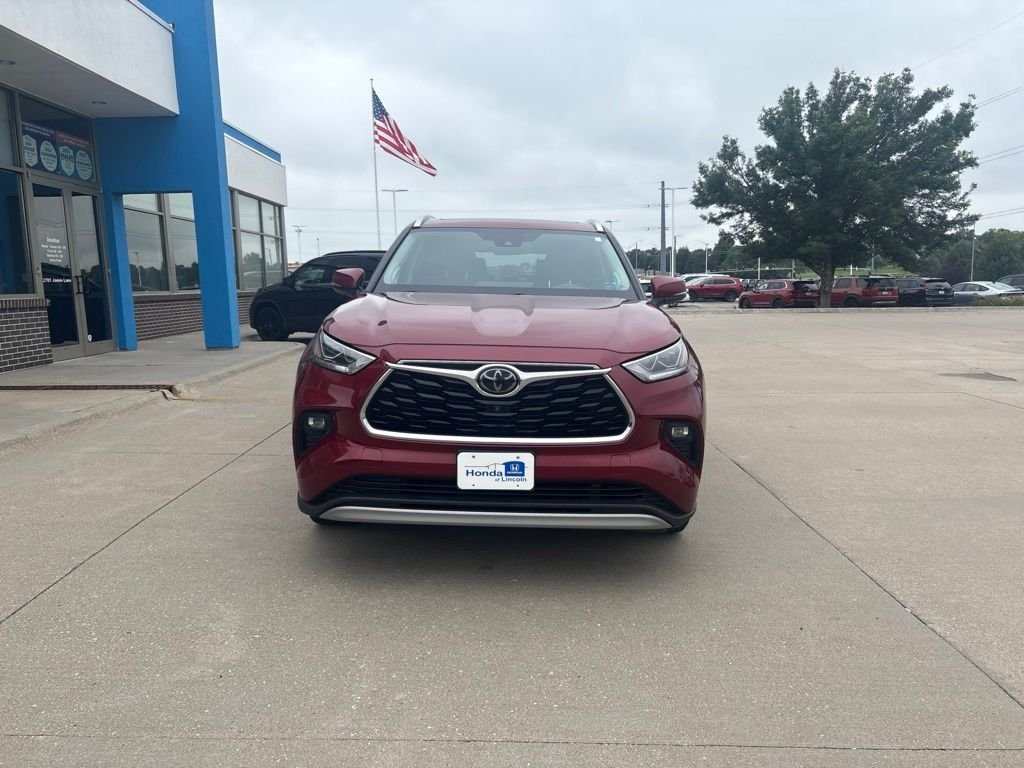 Used 2020 Pearl Toyota Platinum image 2