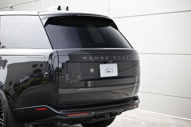 New 2026 Santorini Black Land Rover SE image 9