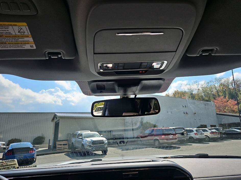 Used 2026 Oxford White Ford LARIAT image 16