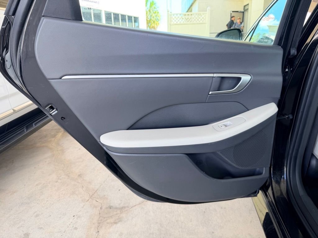 Used 2025 Black Hyundai SEL image 28