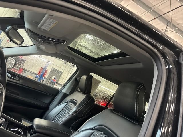 Used 2023 Black Jeep Laredo image 16