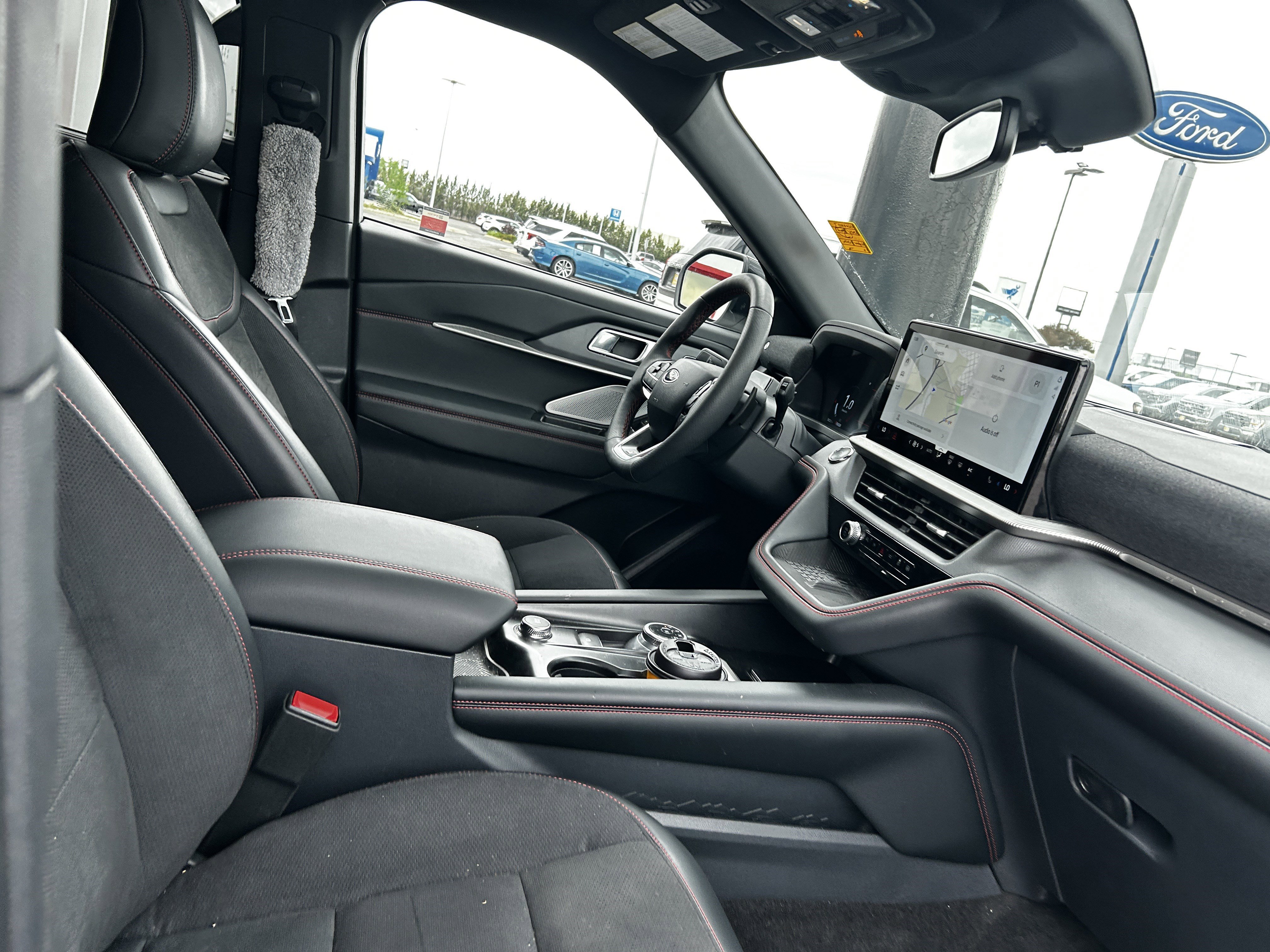 2025 Ford Explorer ST - Photo 13
