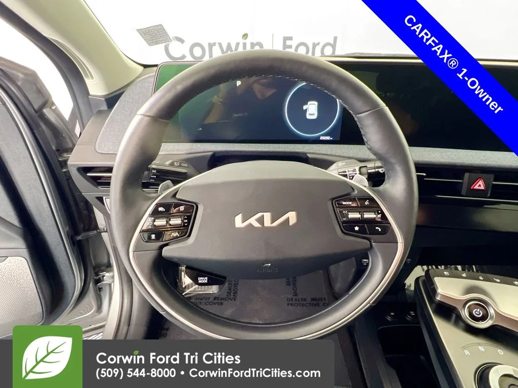 Used 2024 Gray Kia Wind image 8