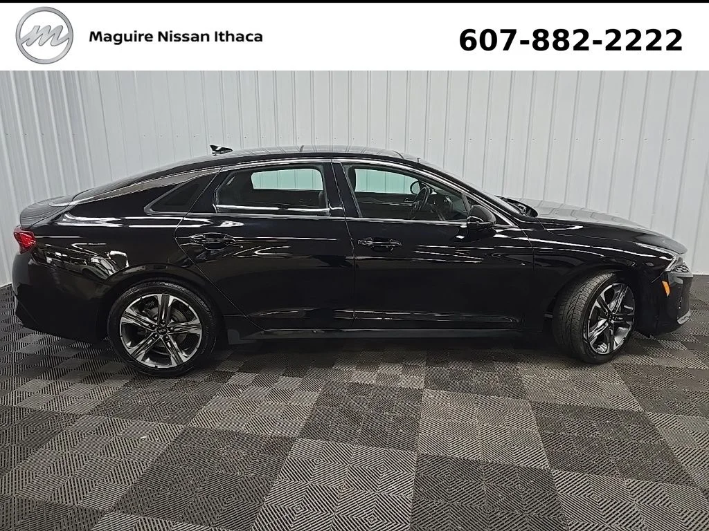 Used 2021 Black Kia EX image 3