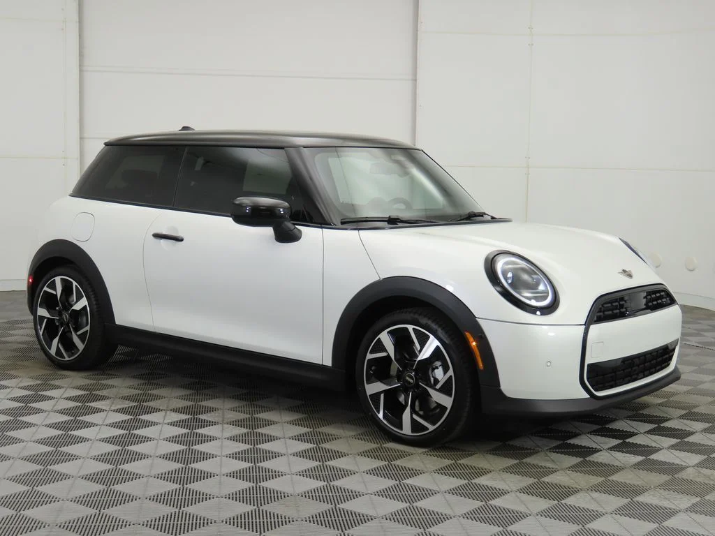 Certified Used 2026 Nanuq White Metallic MINI Signature Plus image 4