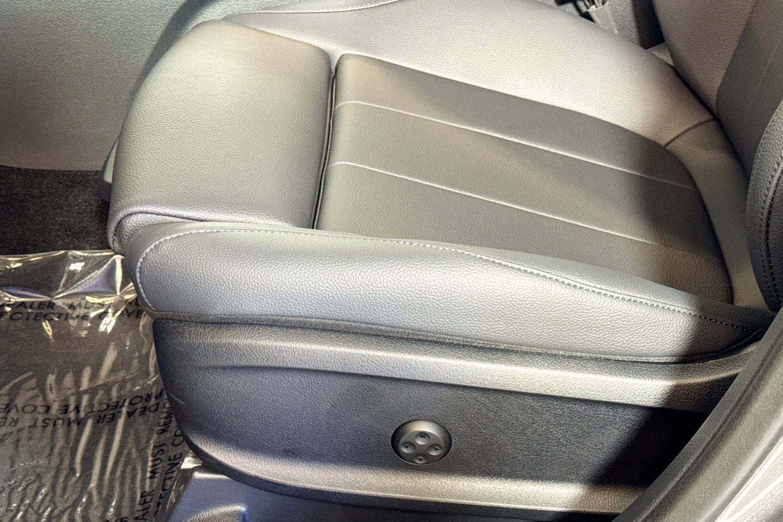 New 2026 Mountain Grey Metallic Mercedes-Benz GLB 250 image 17