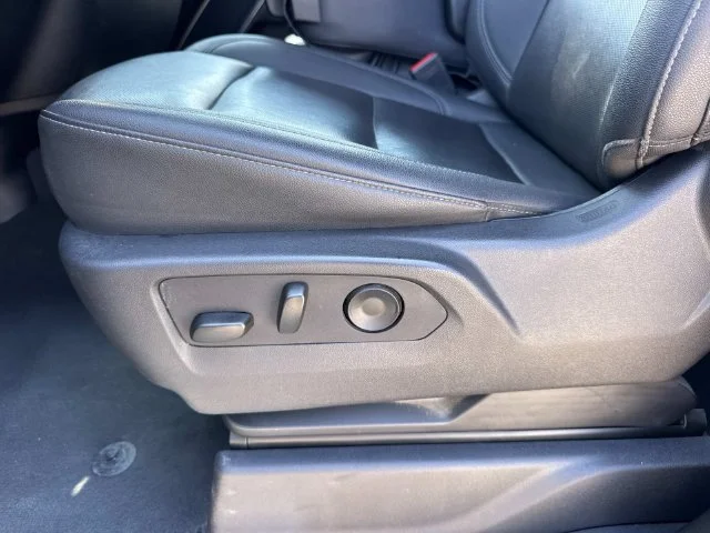 Used 2025 Silver GMC SLT image 41