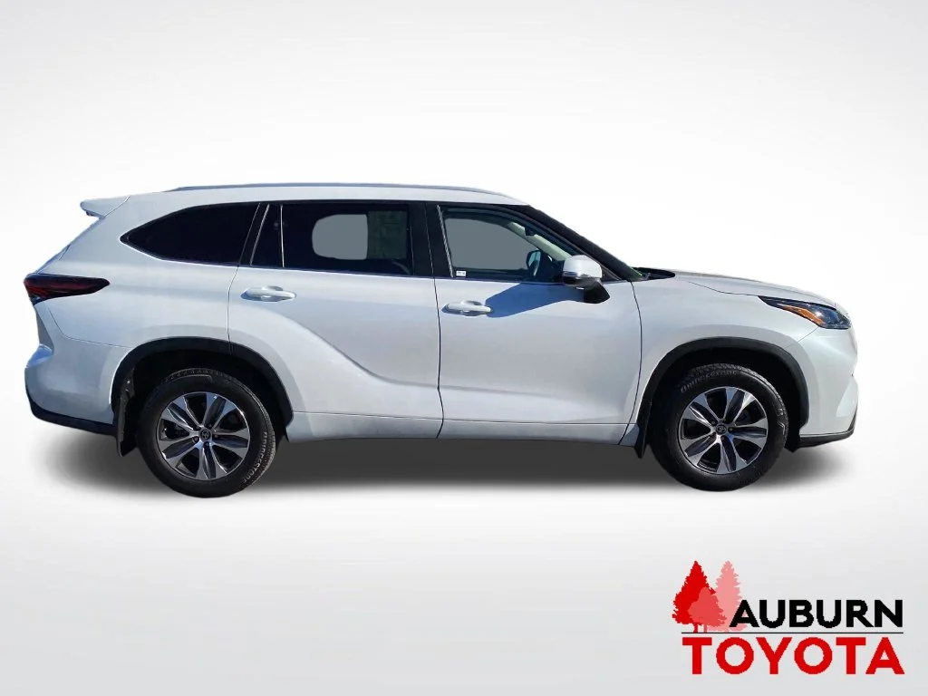 Used 2024 Wind Chill Pearl Toyota XLE image 4