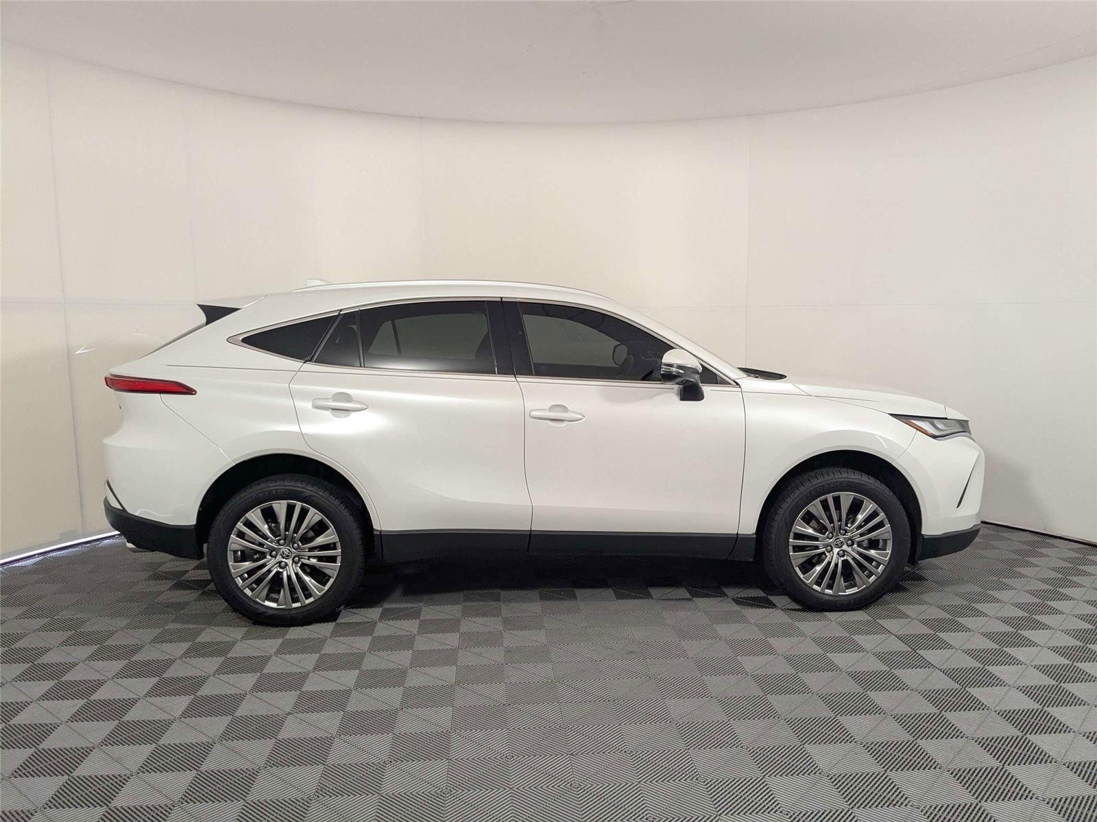 Certified Used 2023 Wind Chill Pearl Toyota Limited image 4