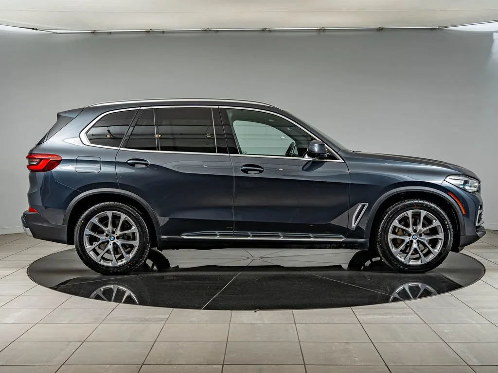 Used 2019 Arctic Gray Metallic BMW xDrive40i image 4