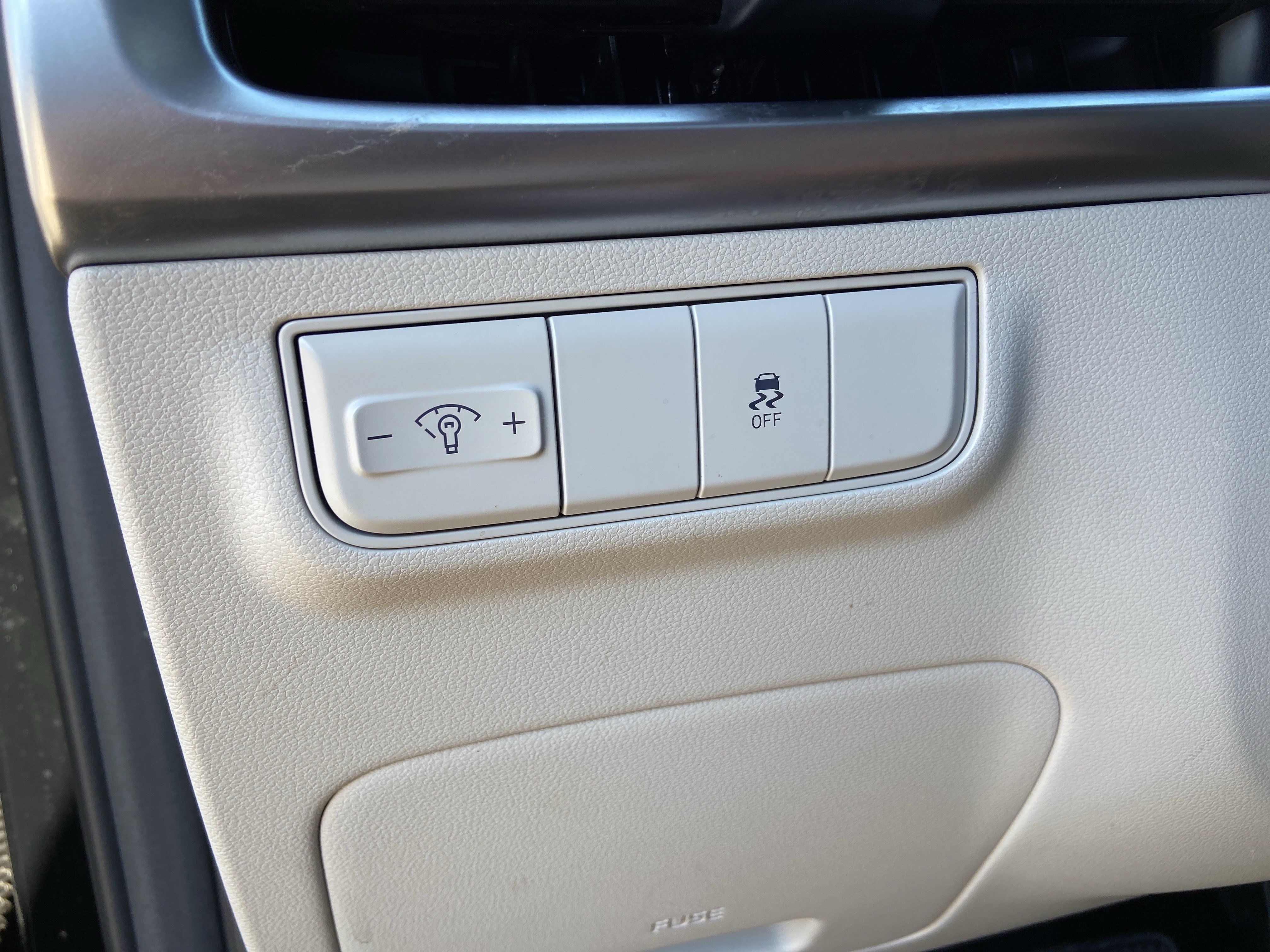 Used 2025 Phantom Black Hyundai SE image 43