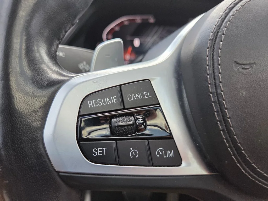 Used 2022 White BMW sDrive40i image 12