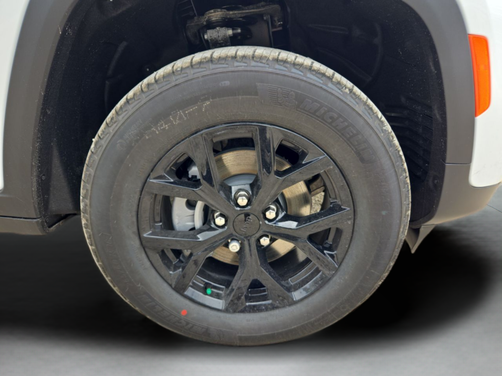 New 2025 Bright White Clear-Coat Exterior Paint Jeep Altitude X image 44