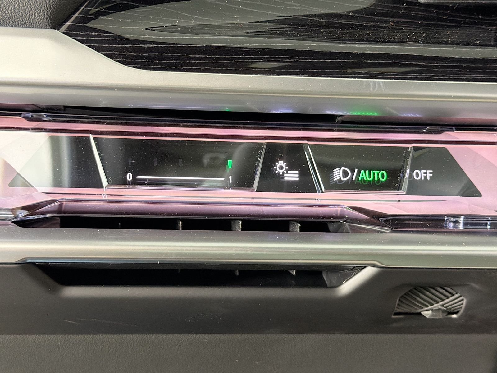 New 2026 Dravit Grey Metallic BMW xDrive60 image 10
