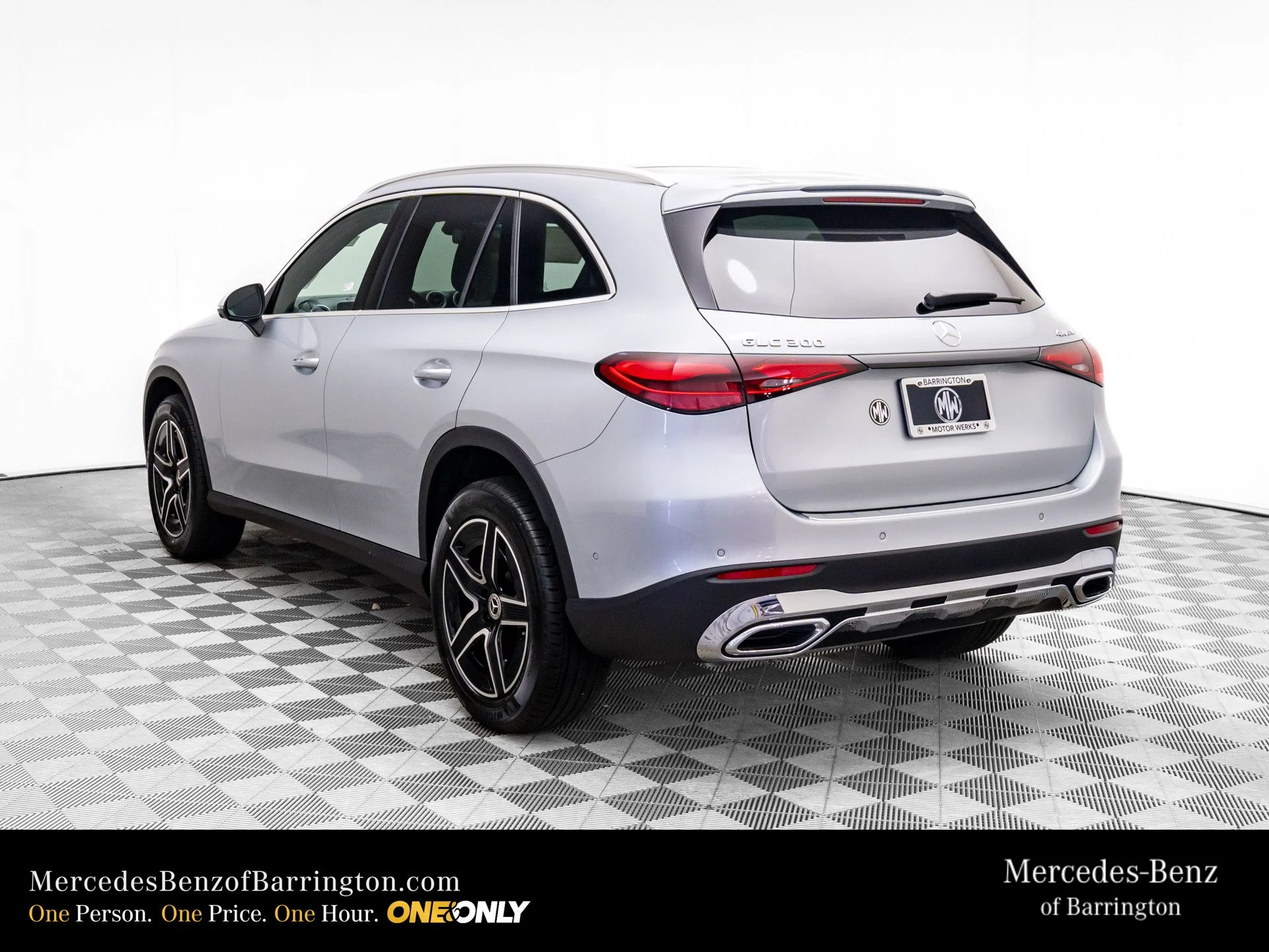 New 2026 Silver Mercedes-Benz GLC 300 image 3