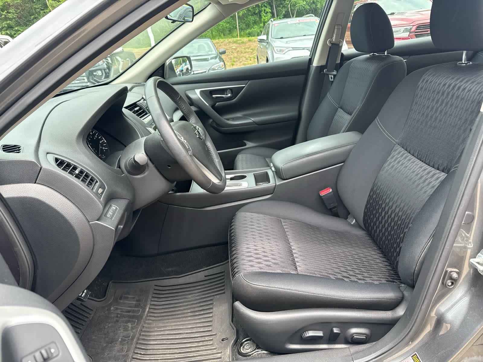 Used 2017 Gun Metallic Nissan 2.5 SV image 8